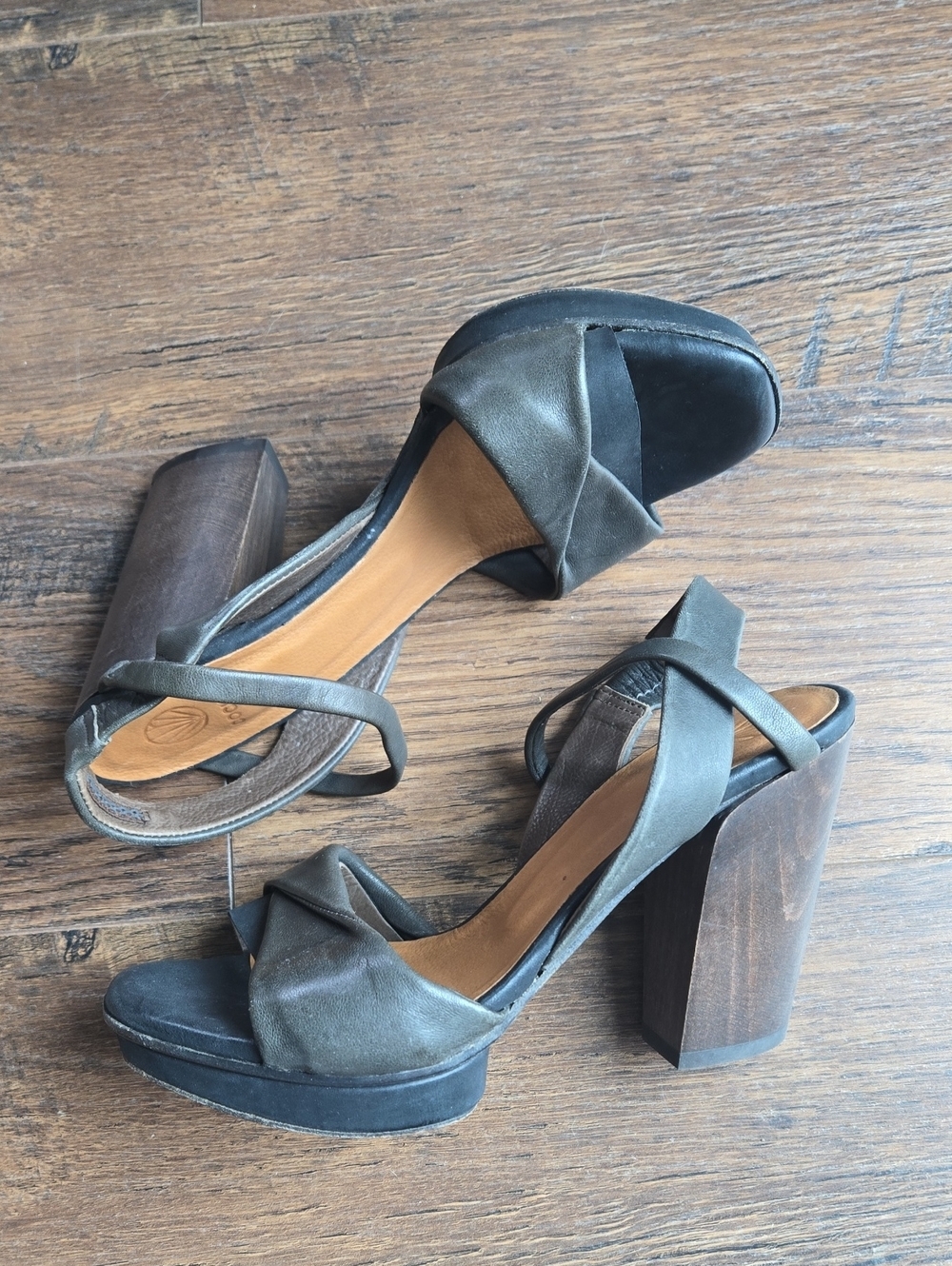 Coclico Uli Genuine Leather Blocked Heel Sandals